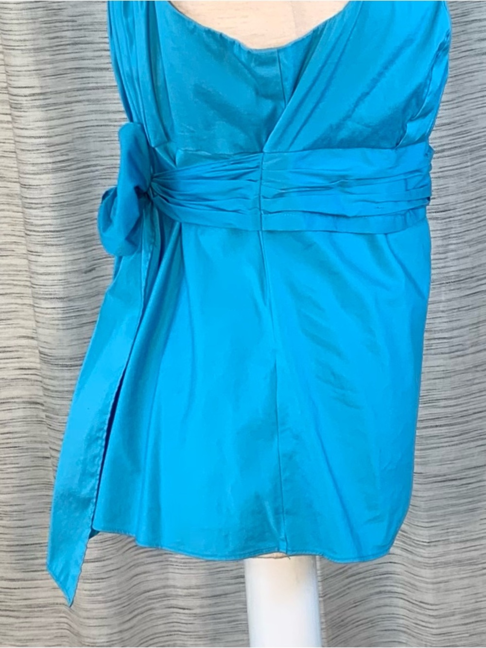 Ann Taylor sky blue sleeveless top. - Picture 15 of 16
